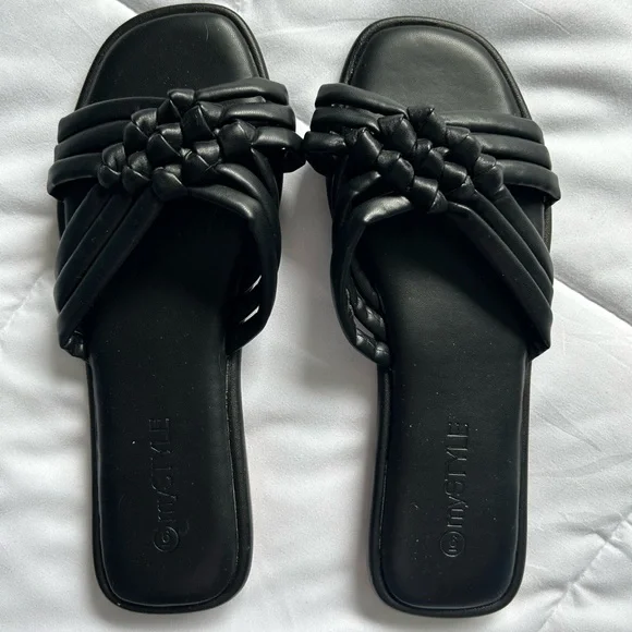 Sandals - Picture 1 of 2